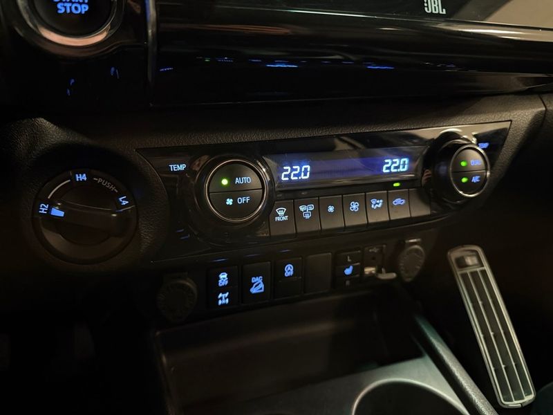 Toyota Hilux bild 16