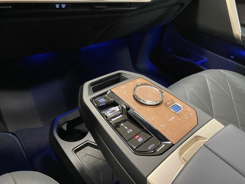 BMW iX bild 15