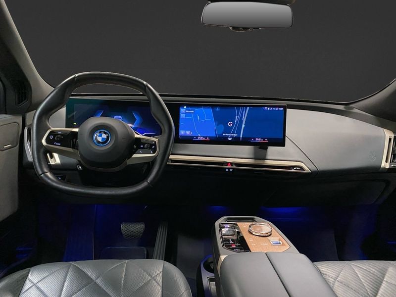 BMW iX bild 14