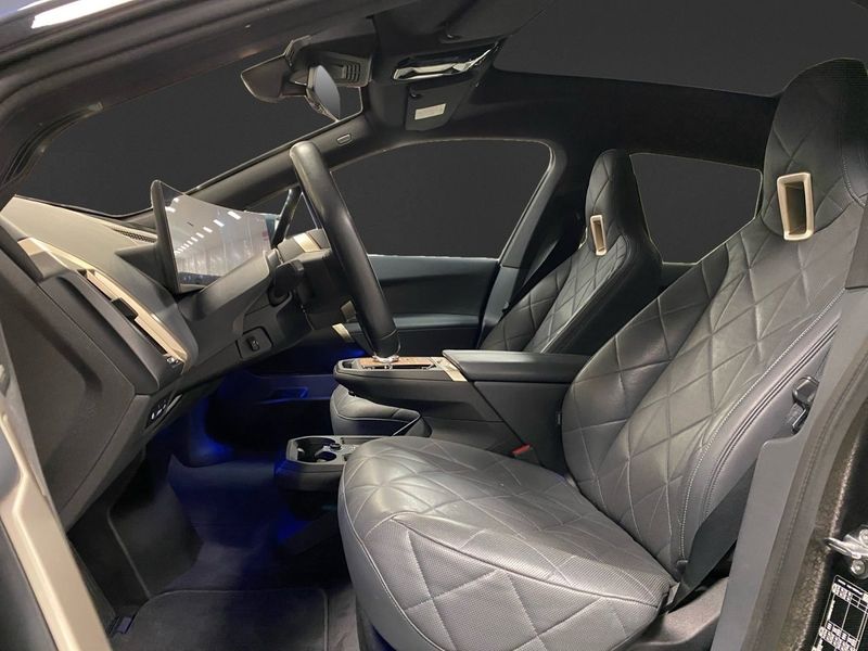BMW iX bild 8
