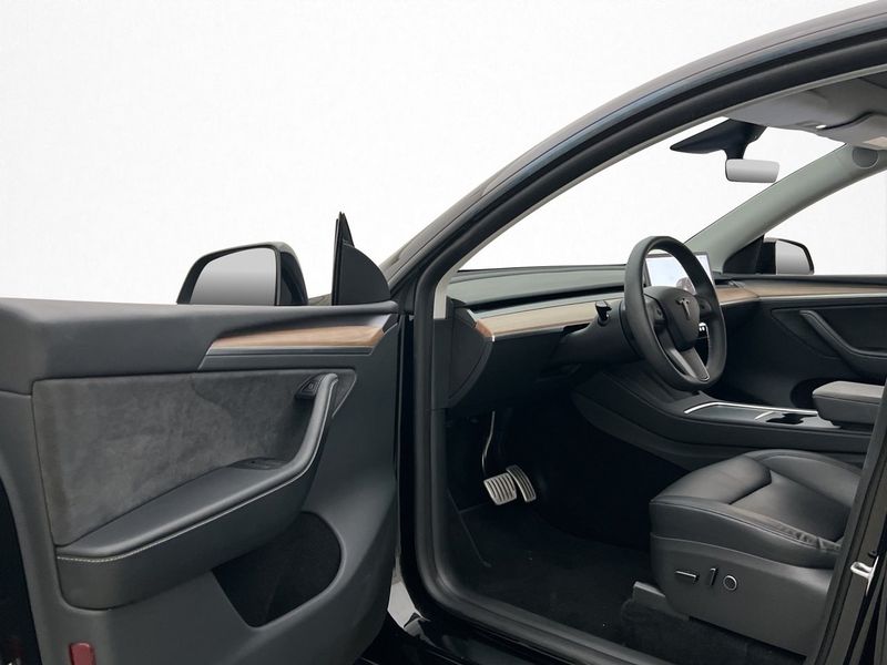 Tesla Model Y bild 12
