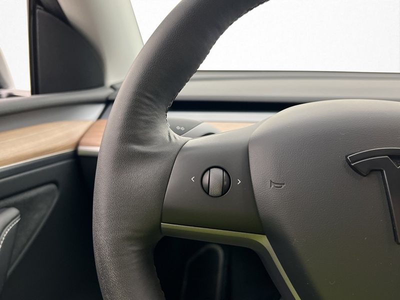 Tesla Model Y bild 17
