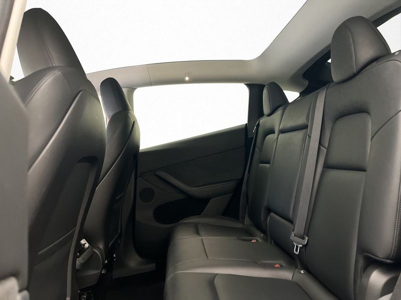 Tesla Model Y bild 27