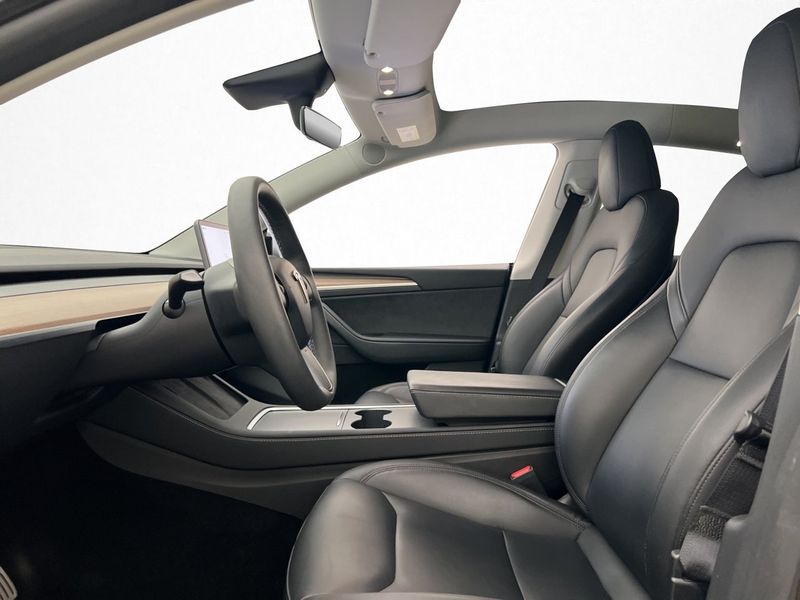 Tesla Model Y bild 13