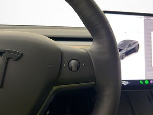 Tesla Model Y bild 18