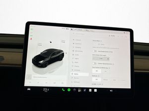 Tesla Model Y bild 26