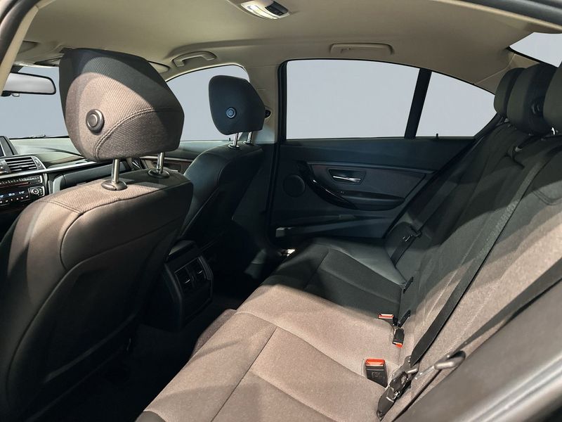 BMW 330 bild 13