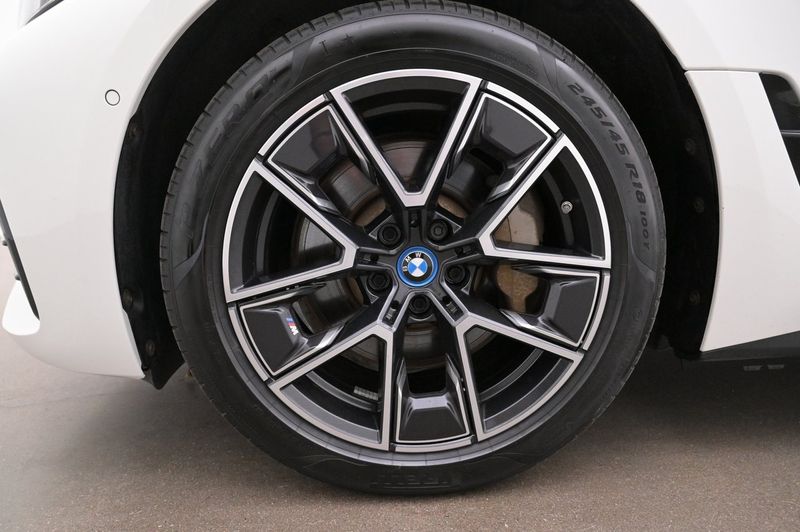 BMW i4 bild 27