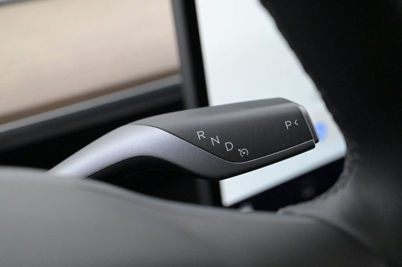Tesla Model Y bild 8