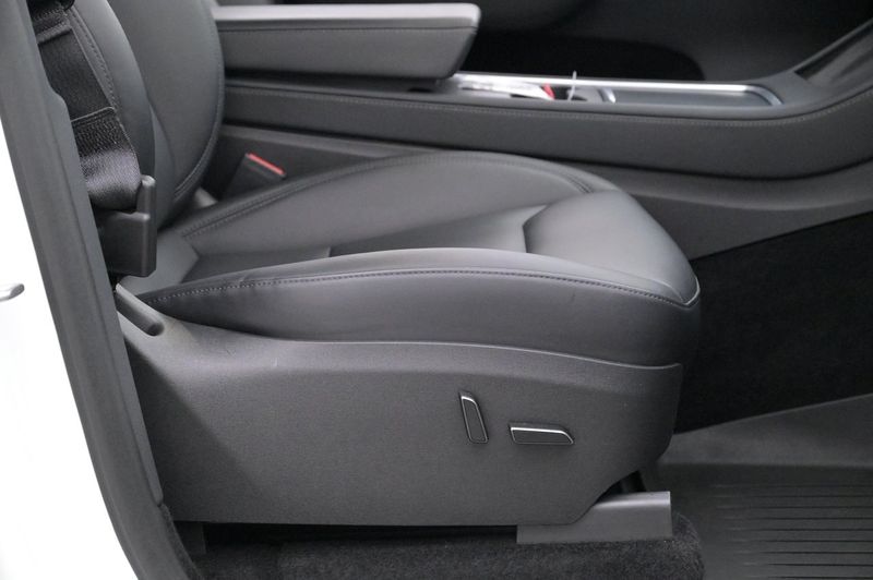 Tesla Model Y bild 13