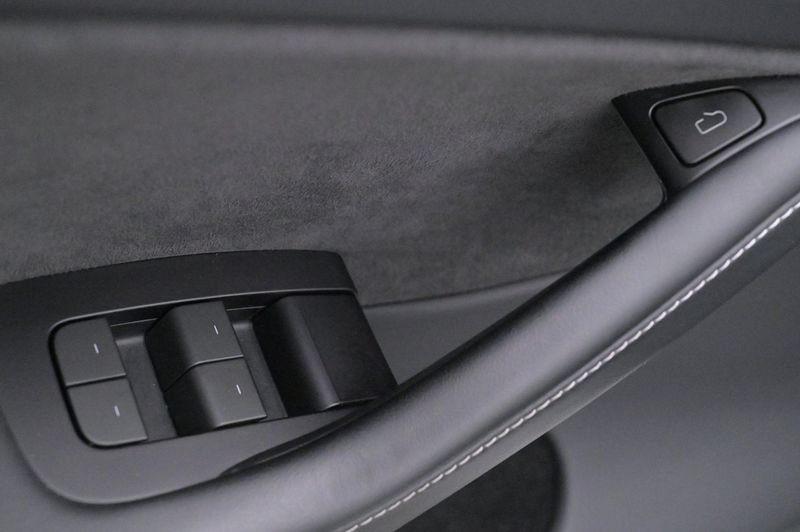 Tesla Model Y bild 10