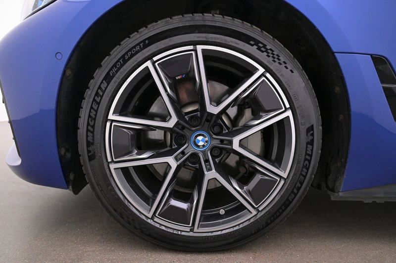 BMW i4 bild 27