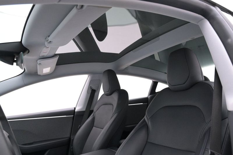 Tesla Model 3 bild 20