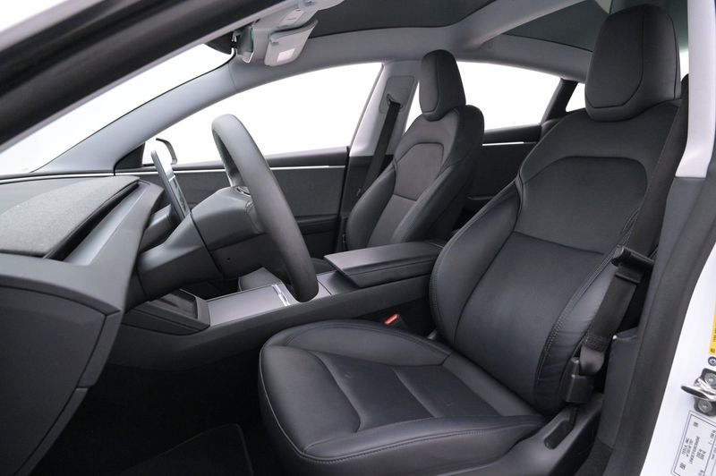 Tesla Model 3 bild 8