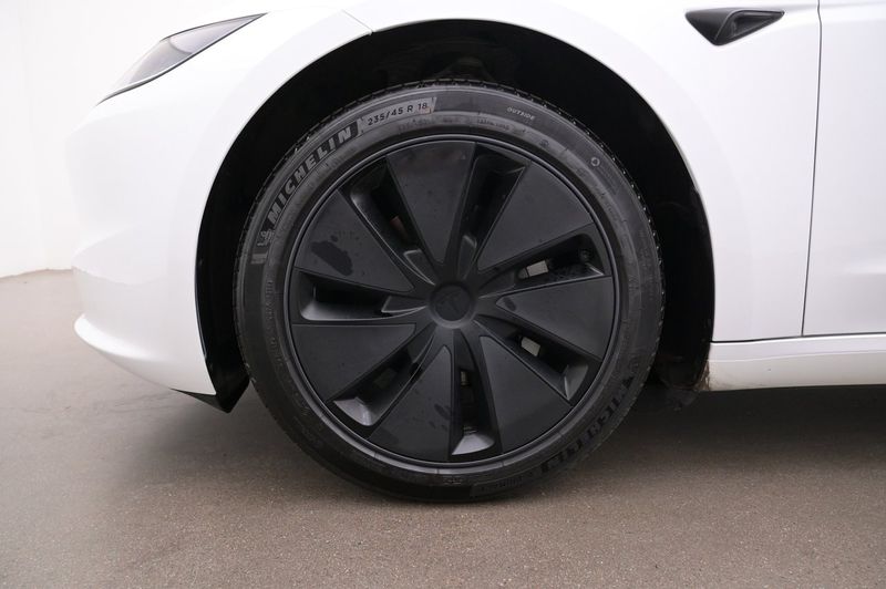 Tesla Model 3 bild 27