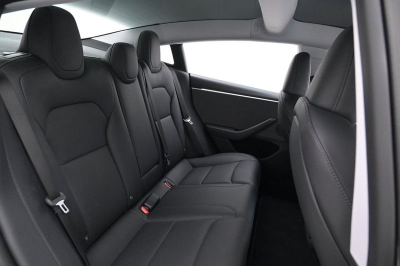 Tesla Model 3 bild 21