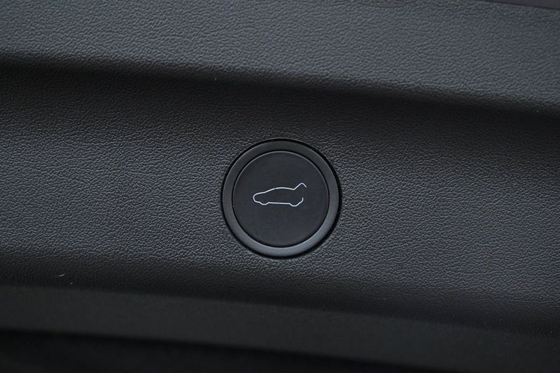 Tesla Model Y bild 24
