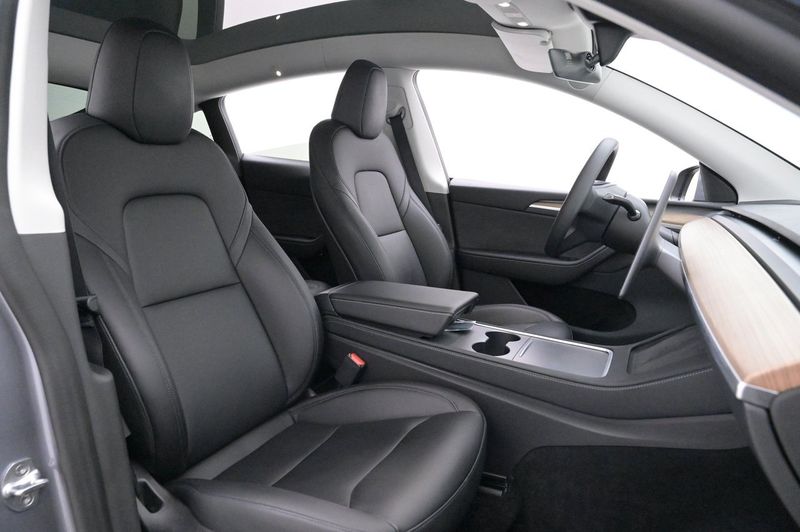 Tesla Model Y bild 10