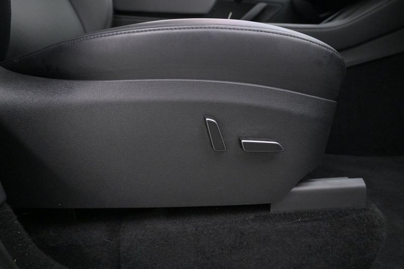 Tesla Model Y bild 13