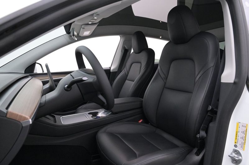 Tesla Model Y bild 9