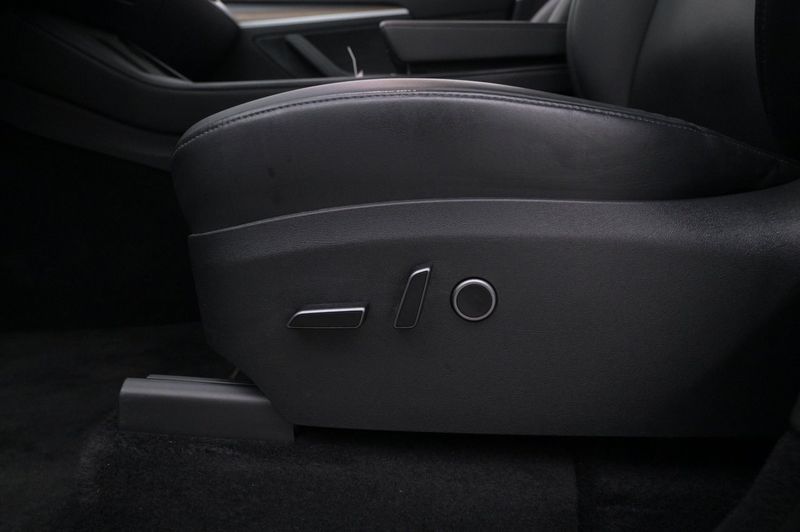 Tesla Model Y bild 11