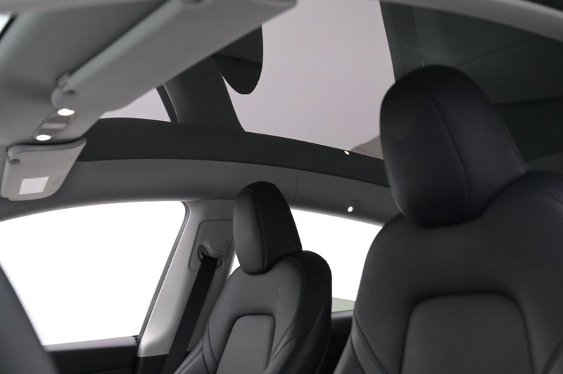 Tesla Model Y bild 25