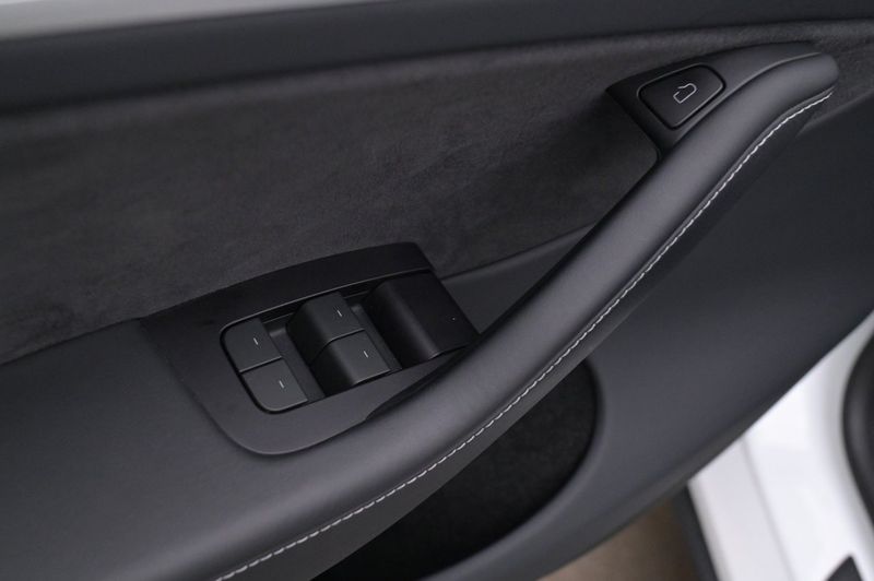 Tesla Model Y bild 10