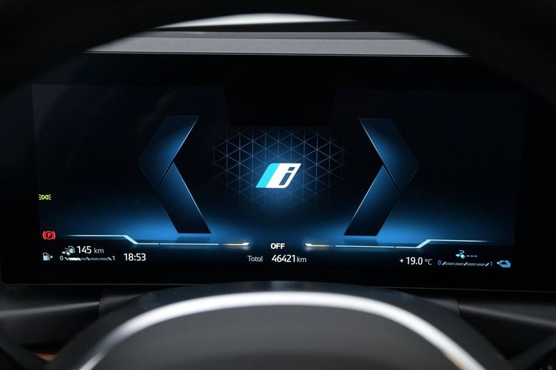 BMW 330 bild 10