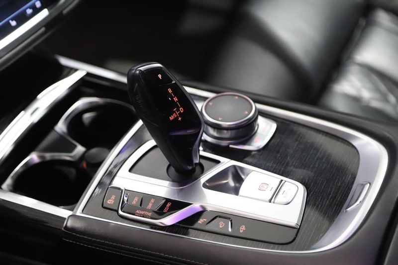 BMW 750 bild 11