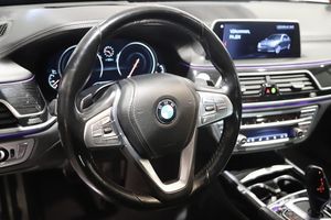 BMW 750 bild 9
