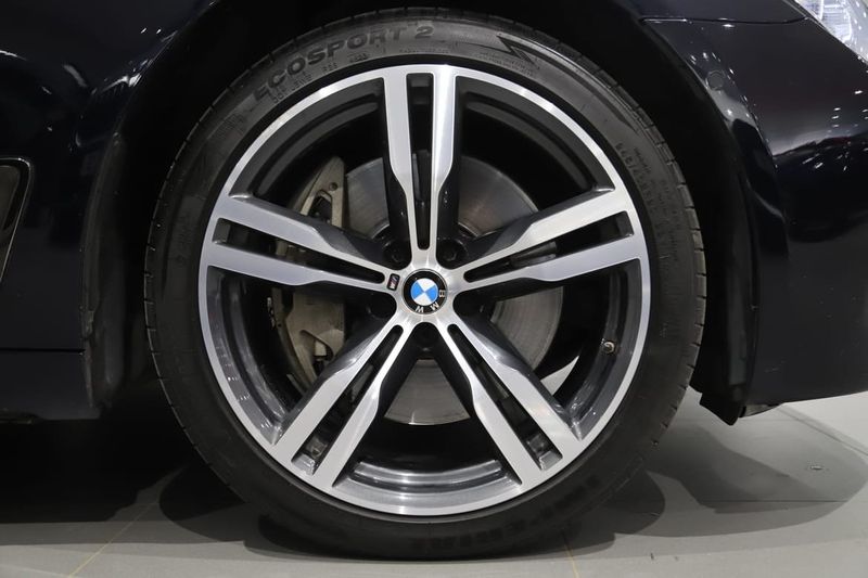 BMW 750 bild 8
