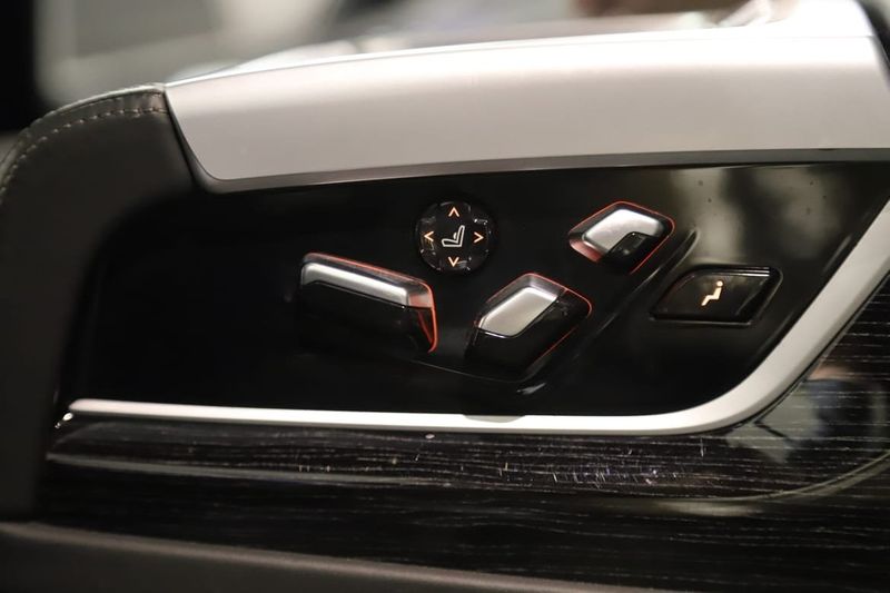 BMW 750 bild 16