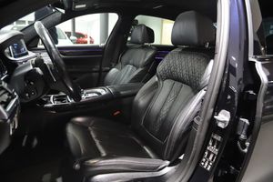 BMW 750 bild 10