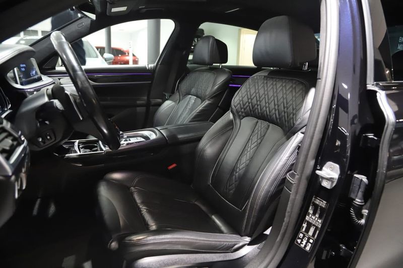 BMW 750 bild 10