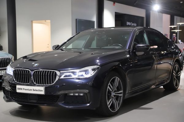BMW 750 iL M sport / Innovation / Laser / HK / Panorama - 2018