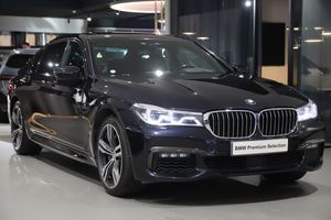 BMW 750 bild 2