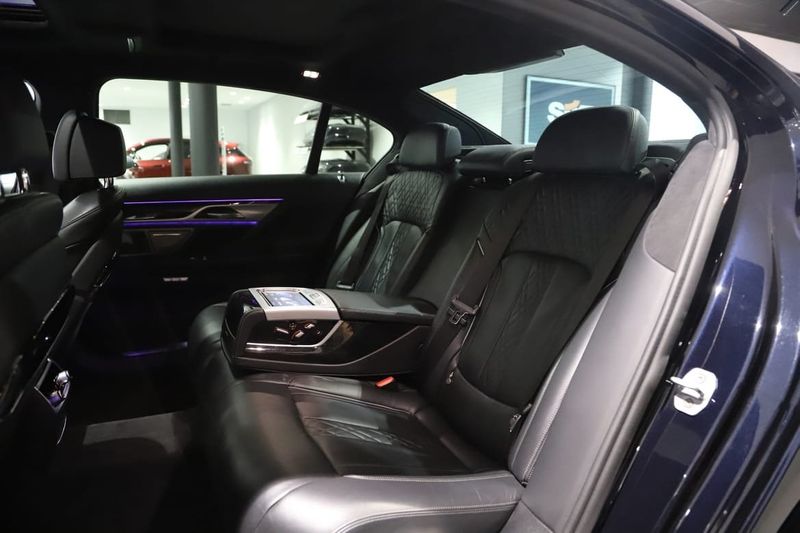 BMW 750 bild 14