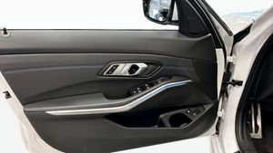 BMW 330 bild 11