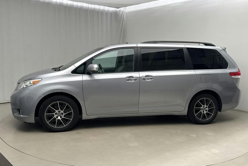 Toyota Sienna bild 2