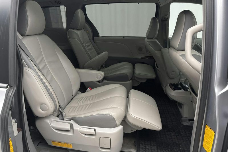 Toyota Sienna bild 8
