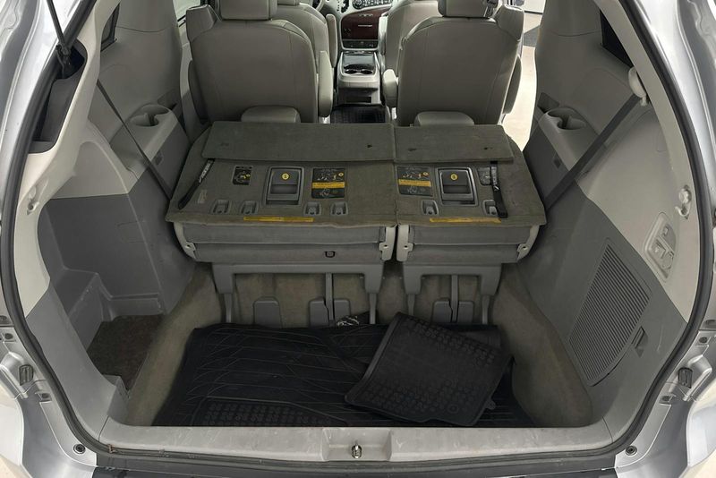 Toyota Sienna bild 11