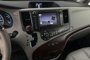 Toyota Sienna bild 15