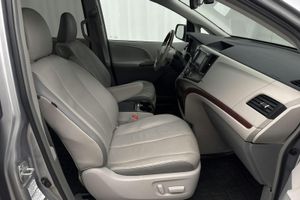 Toyota Sienna bild 7