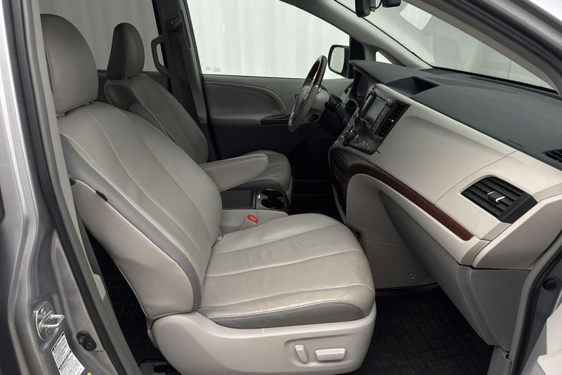 Toyota Sienna bild 7