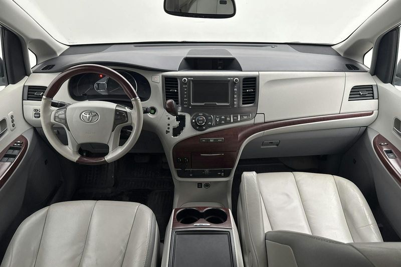Toyota Sienna bild 6