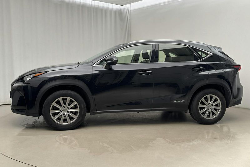 Lexus NX bild 2