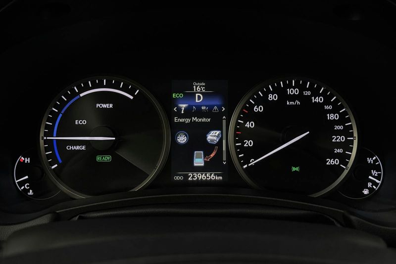 Lexus NX bild 10