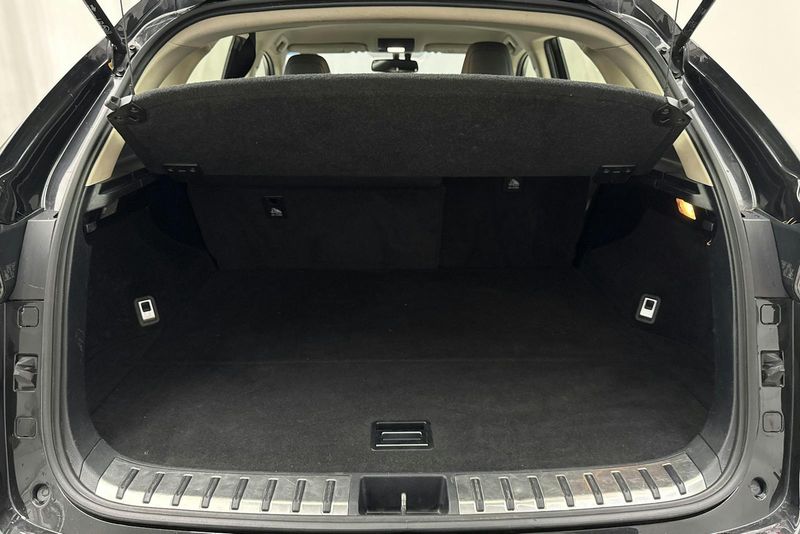 Lexus NX bild 9