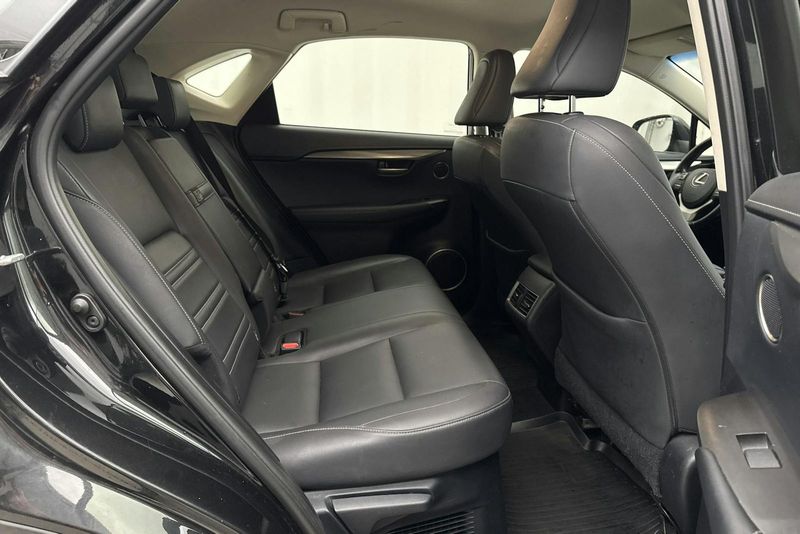Lexus NX bild 8