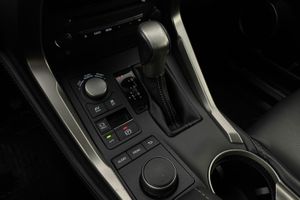 Lexus NX bild 13